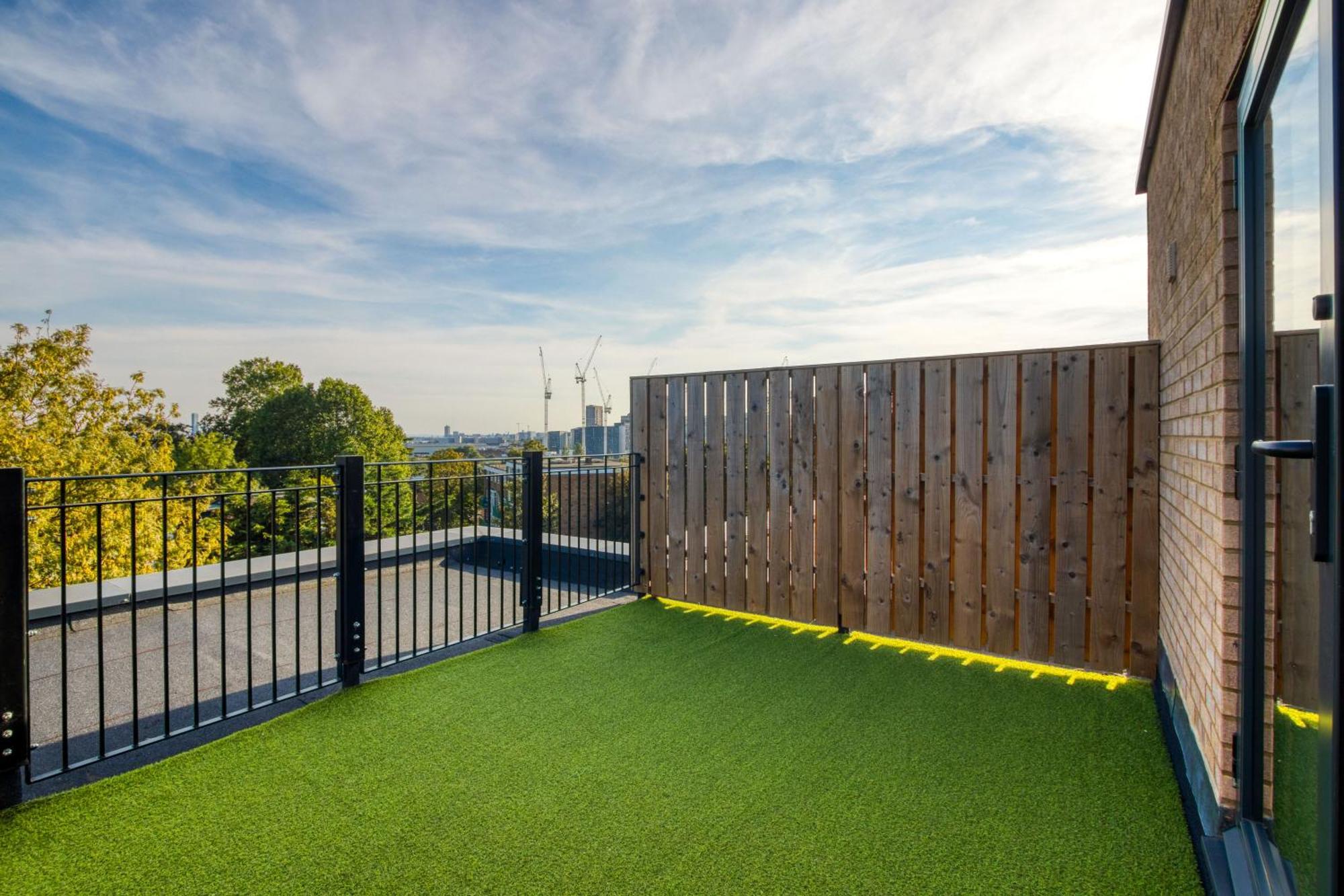 Ferienwohnung Modern Penthouse In Wembley London Exterior foto